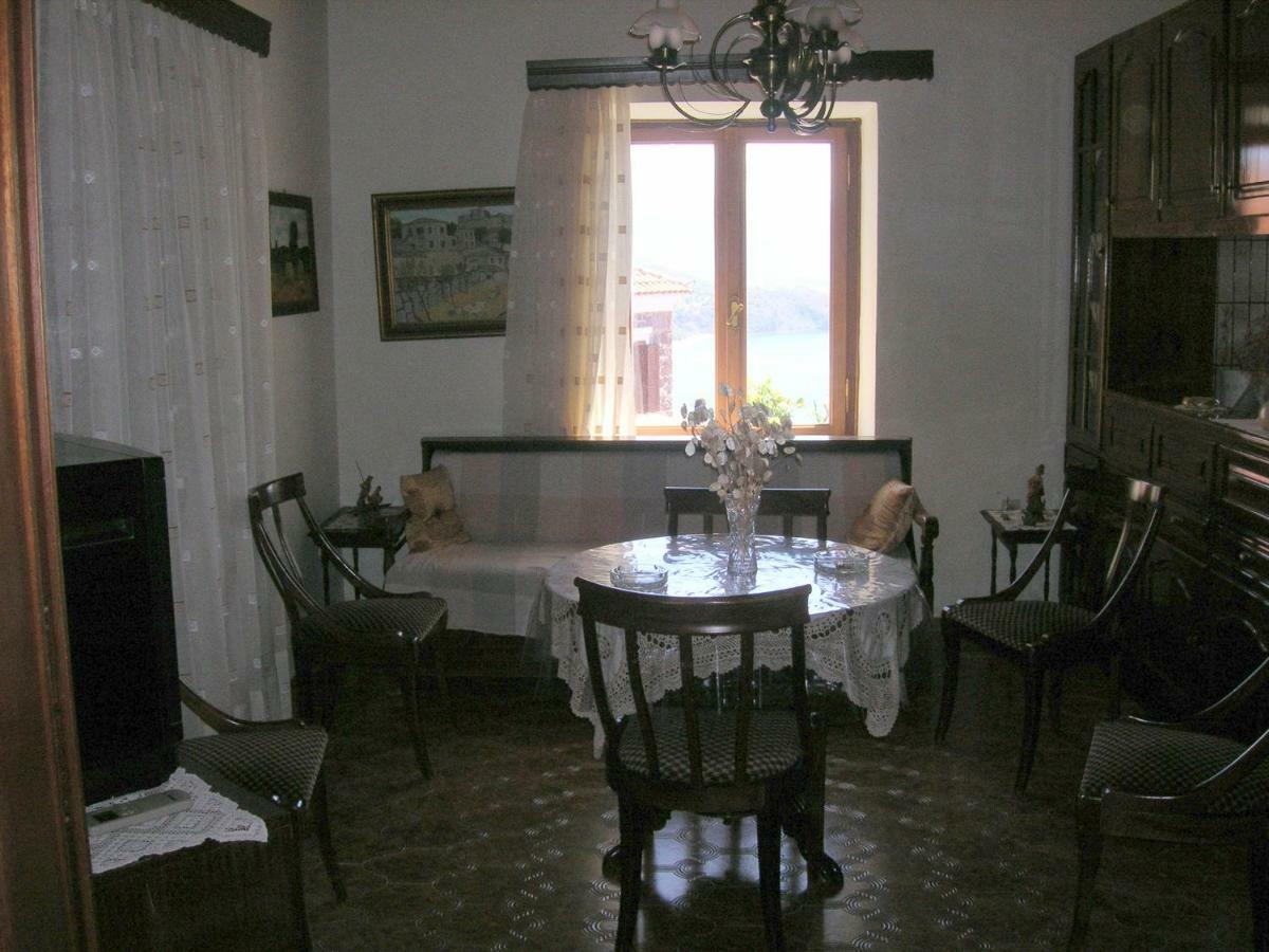 House Chrissa Apartment Mithimna Luaran gambar
