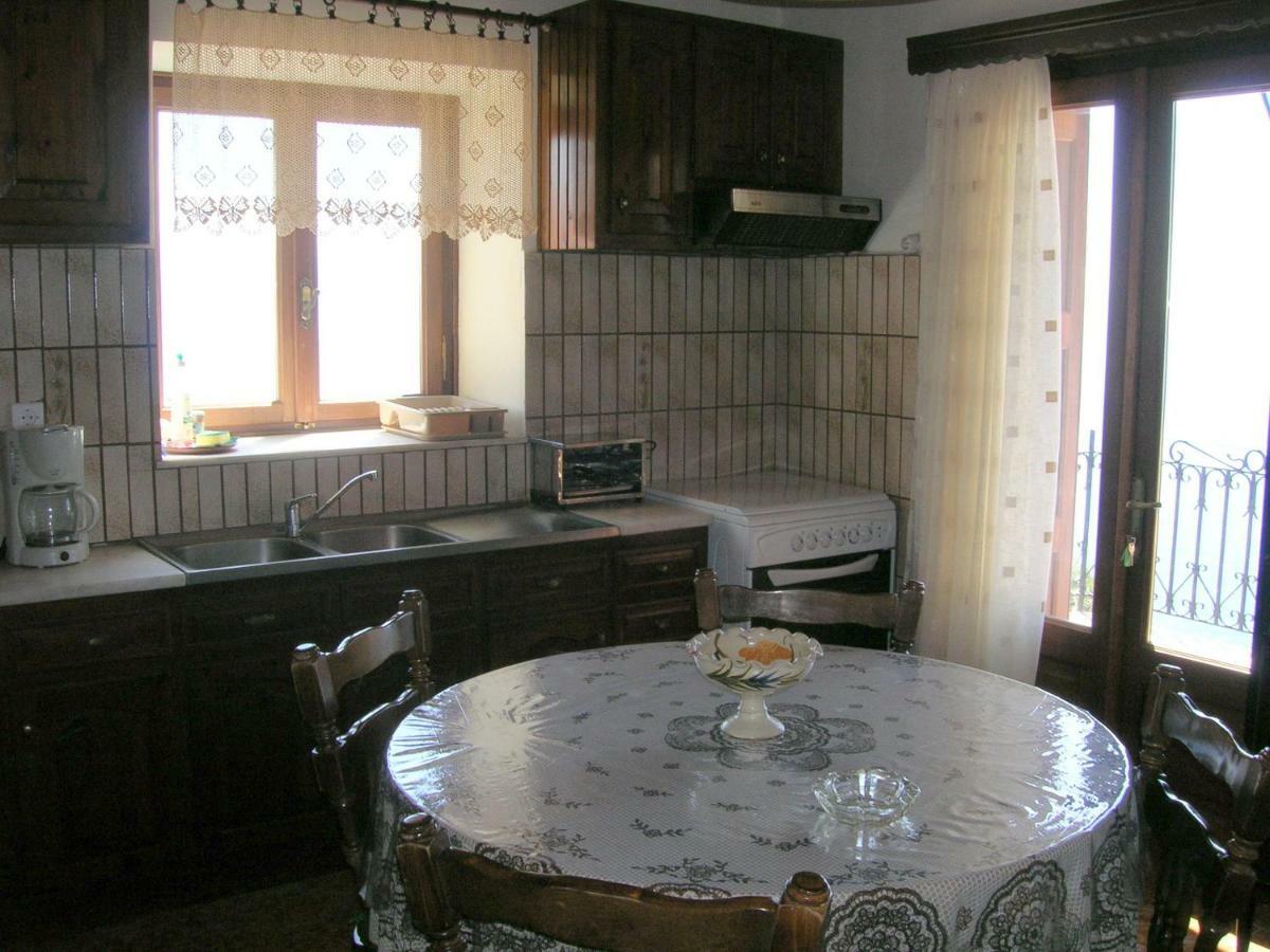 House Chrissa Apartment Mithimna Luaran gambar